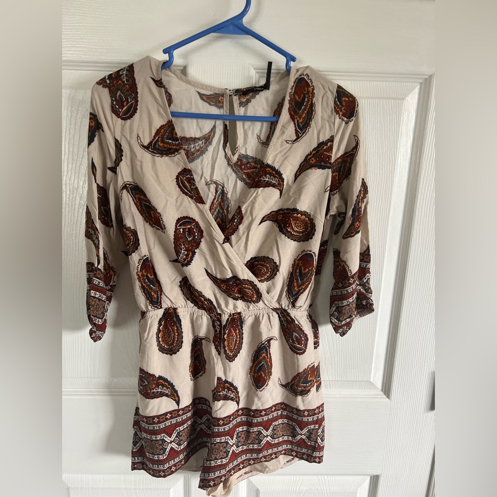 Size small bohemian style romper, waist area has elastic stretch